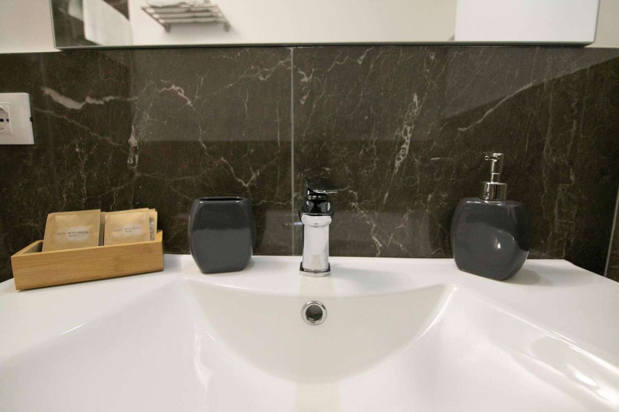 Villareale47 Luxury Suites & Rooms Palermo Bagian luar foto