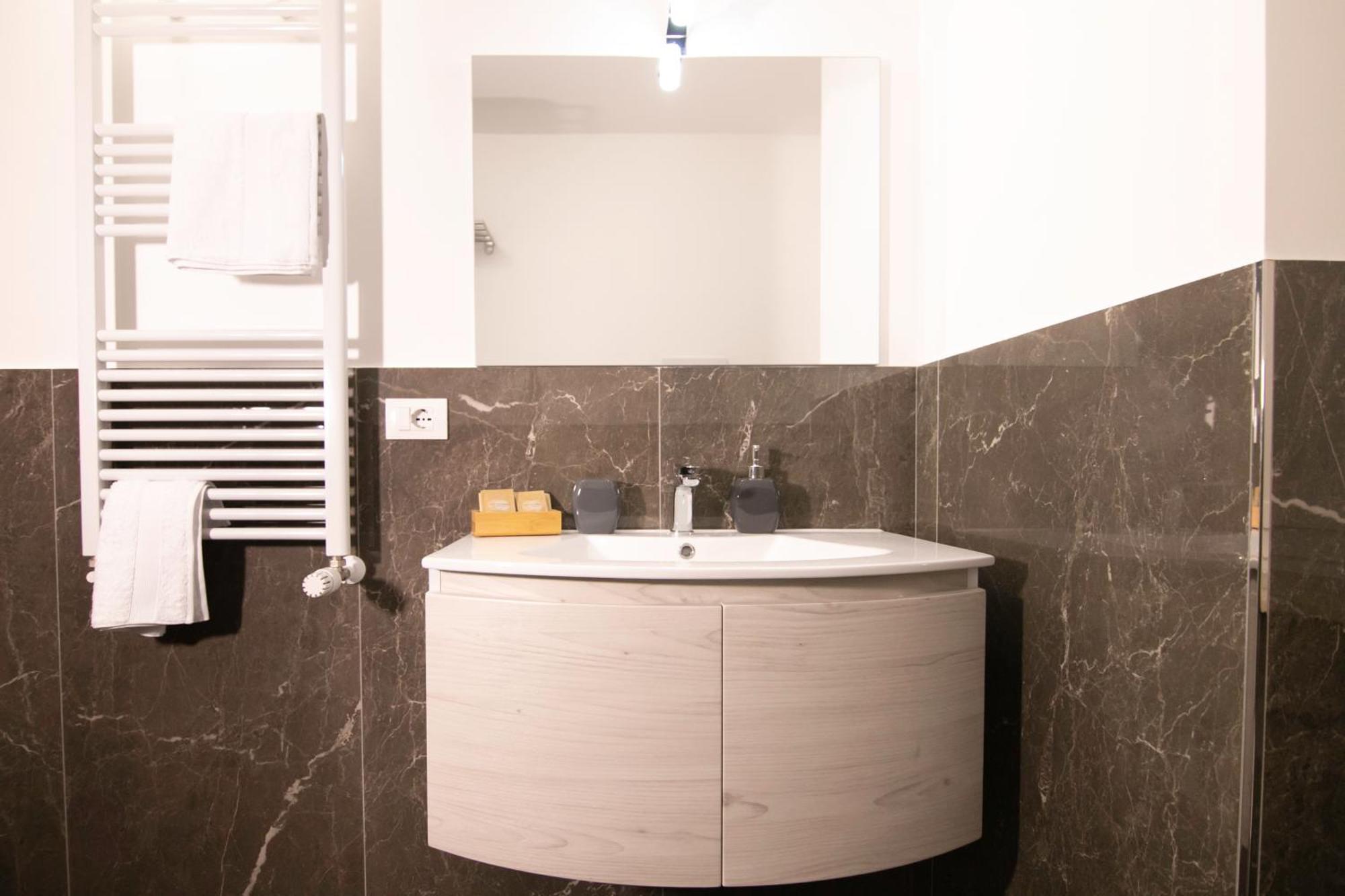 Villareale47 Luxury Suites & Rooms Palermo Bagian luar foto