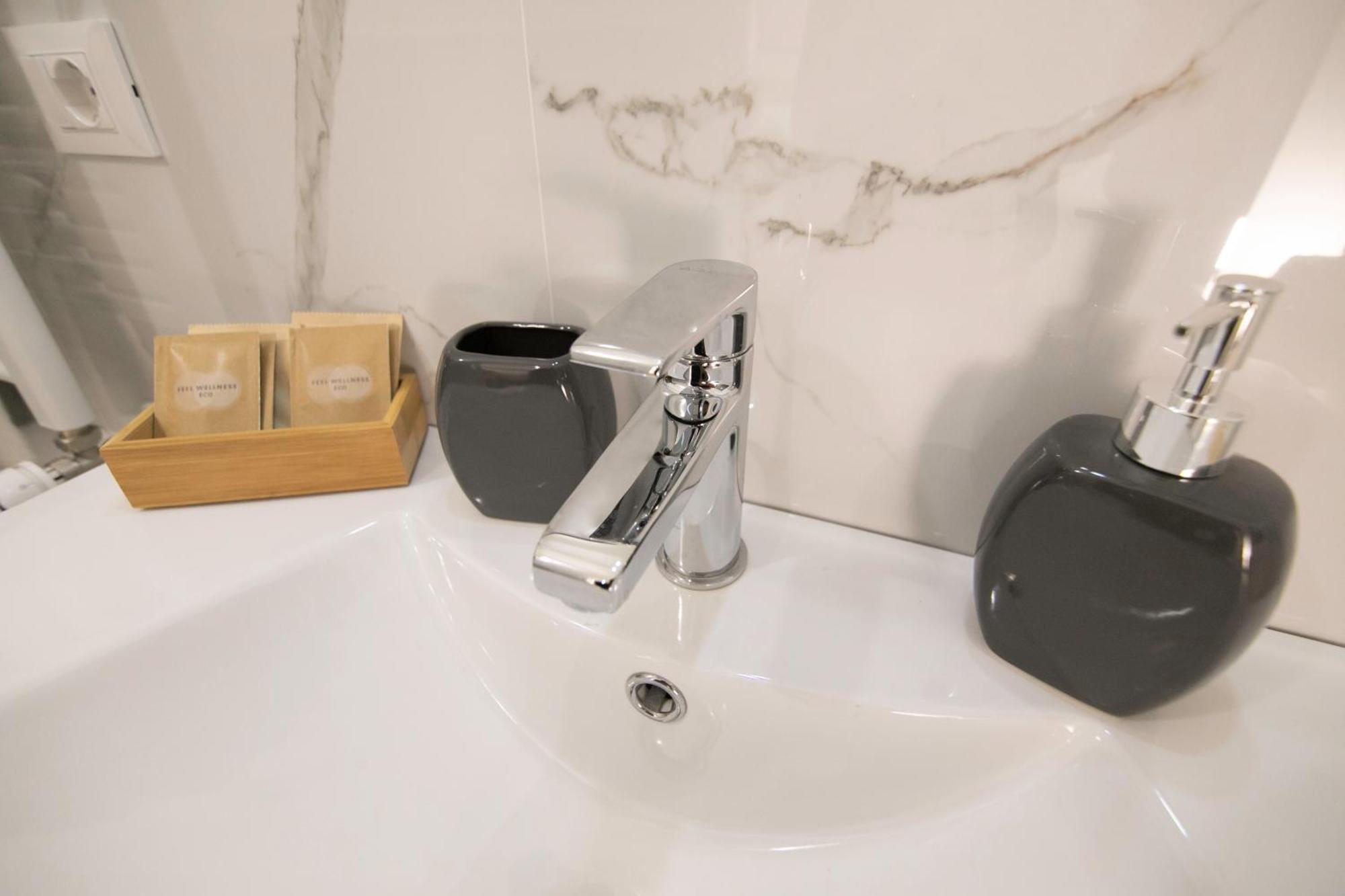 Villareale47 Luxury Suites & Rooms Palermo Bagian luar foto